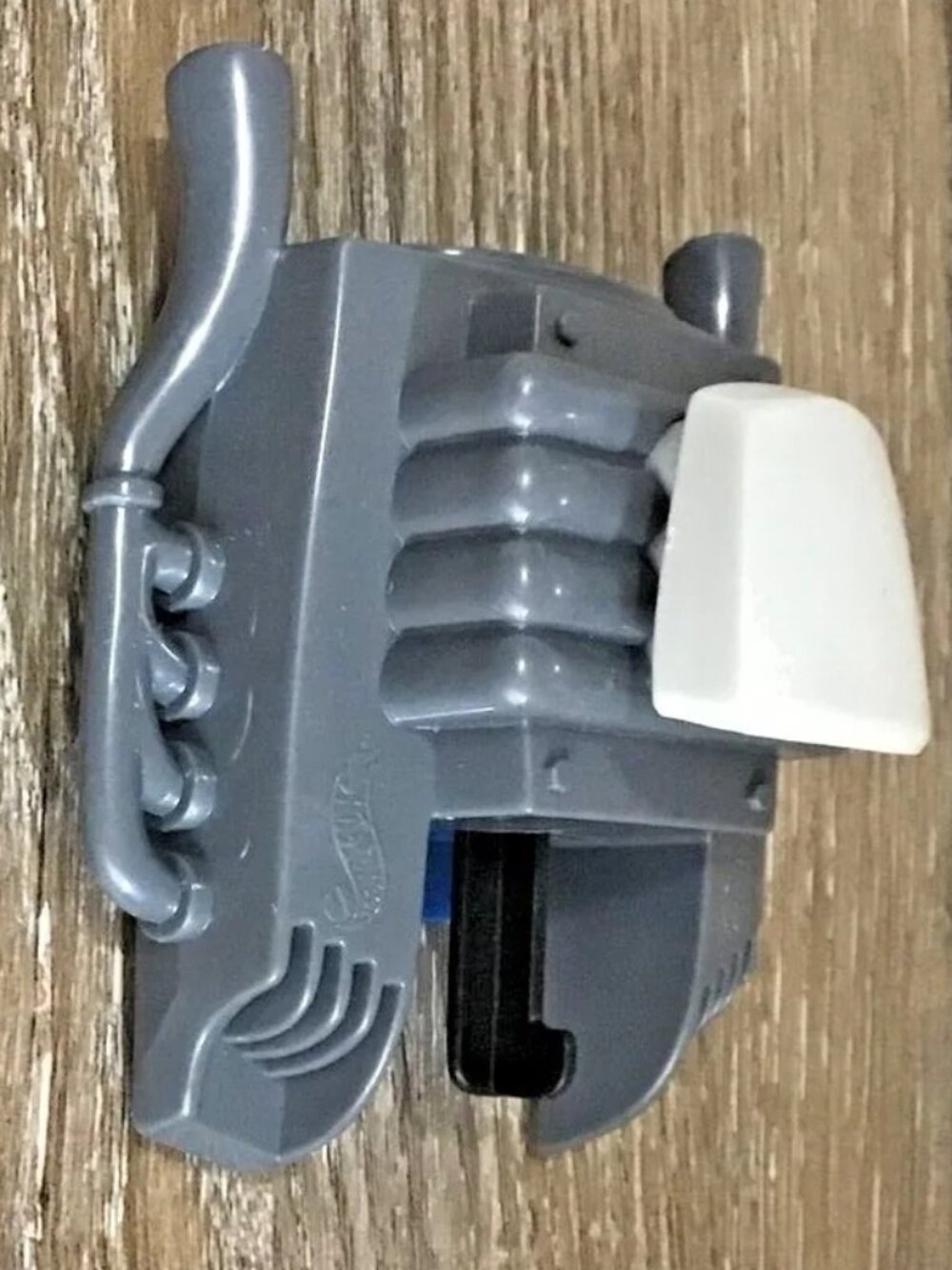 2000, HOT WHEELS, KEY CLIP LAUNCHER, MINT IN PACKAGE!!!